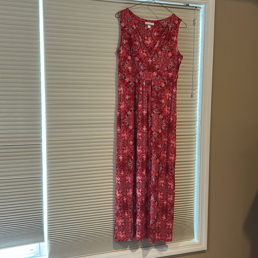 Charter Club petite medium Red Paisley Dress, sleeveless, v-neck, black & white